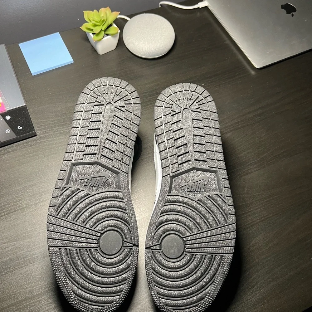 Mens Jordan 1 Low “Black Medium Grey” Size 11 - Picture 4 of 9